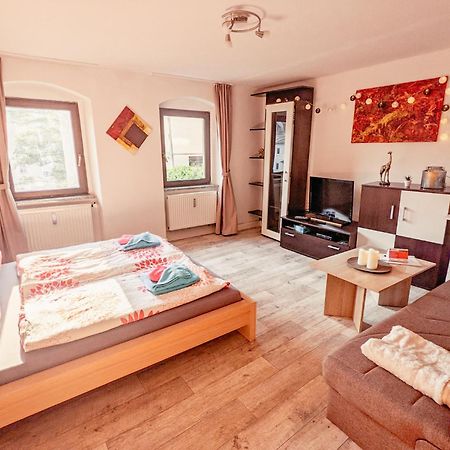 Famzi - Urlaubsmagie - Familienwohnung Mit Gemeinschaftsgarten, -Sauna & -Pool 赛博尼茨 外观 照片