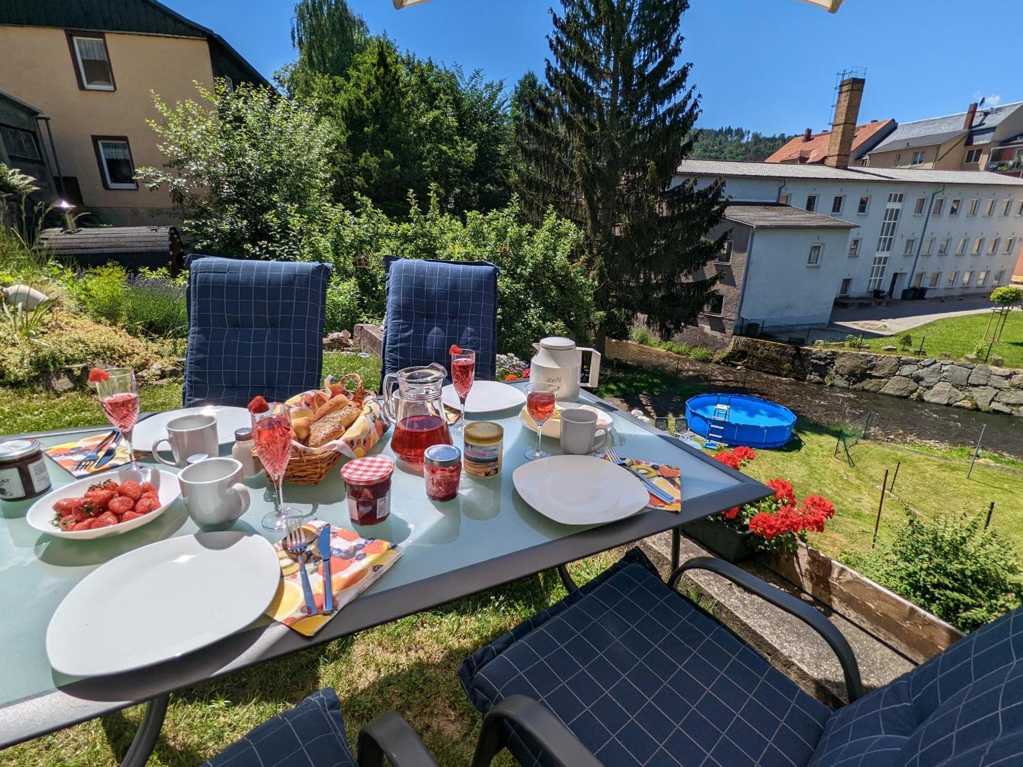 Famzi - Urlaubsmagie - Familienwohnung Mit Gemeinschaftsgarten, -Sauna & -Pool 赛博尼茨 外观 照片