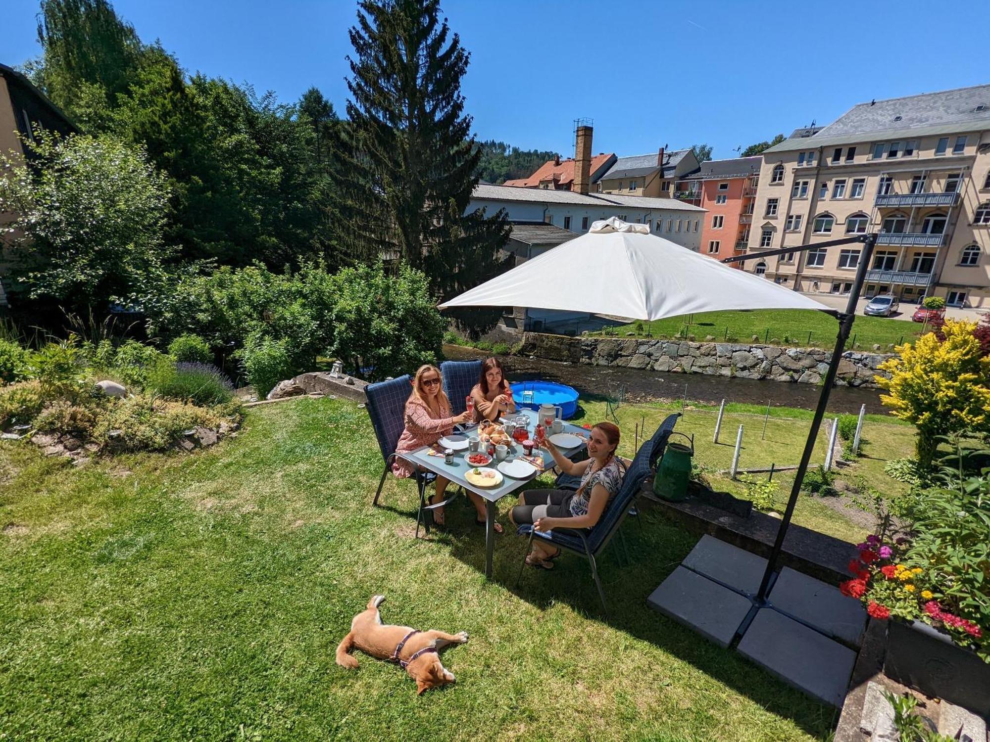 Famzi - Urlaubsmagie - Familienwohnung Mit Gemeinschaftsgarten, -Sauna & -Pool 赛博尼茨 外观 照片